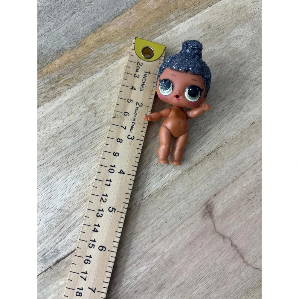 MGA LOL Surprise Lil Sister Glitter Blue Hair Green Eyes 46318MBE Mini Figure